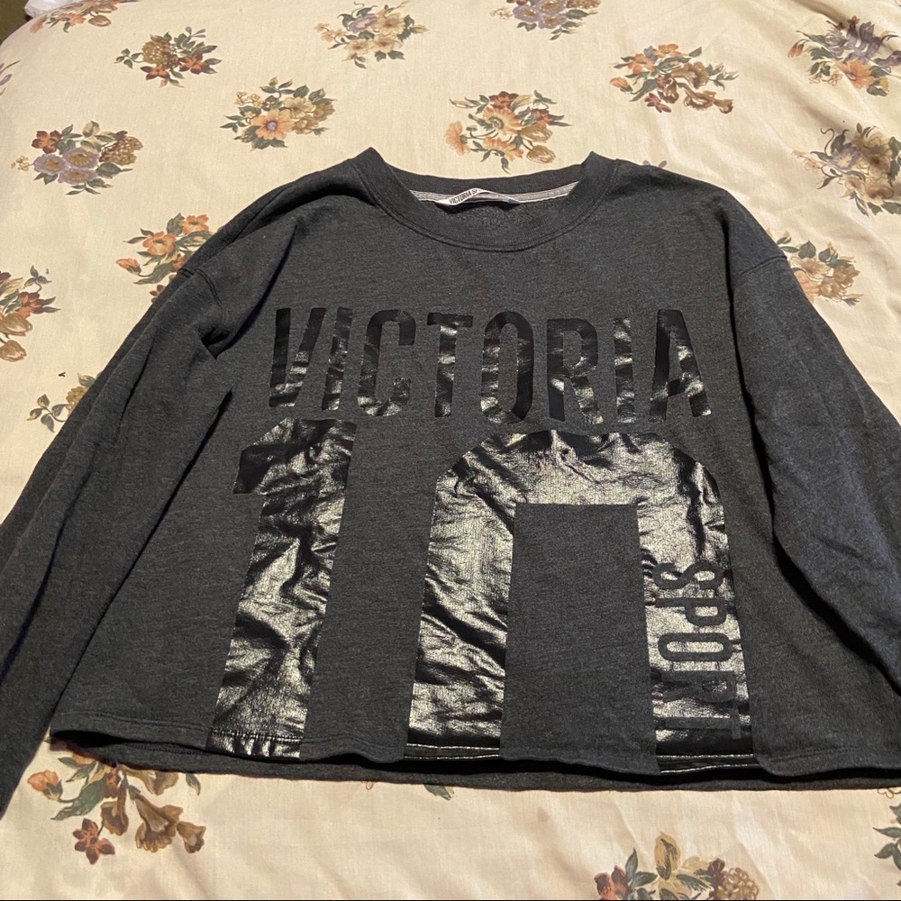 Long sleeve grey sweatshirt